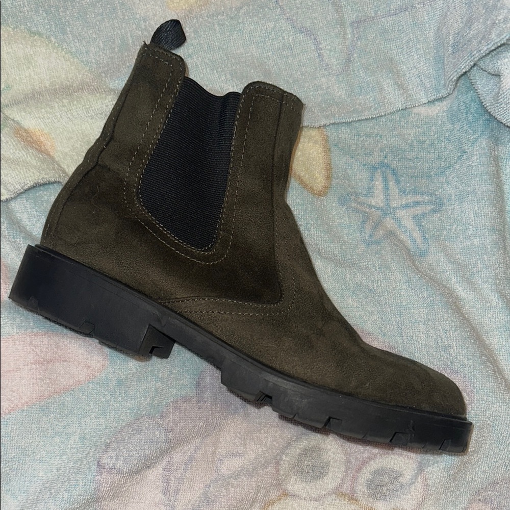 Women’s  Olive Chelsea Boots NINE WEST